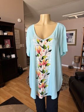 JM Collection light blue floral short sleeve Vneck tunic-size 2X